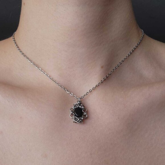 Gothic black onyx chainmail dainty pendant necklace with a small silver chain - Picture 4 of 8